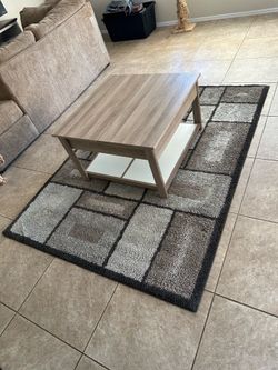 Coffee table with extendable shelf