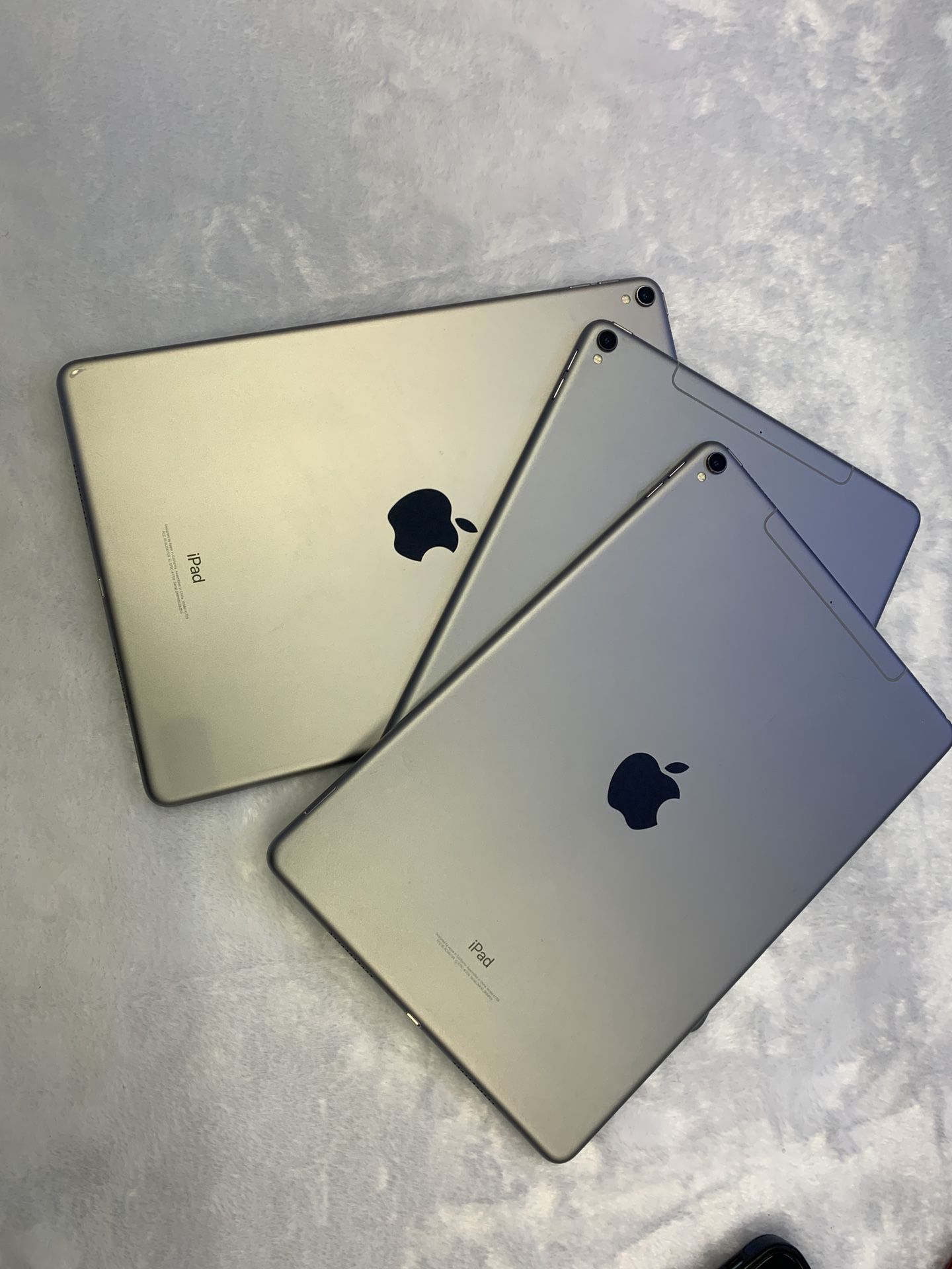 iPad Pro 1st Gen 10.5in 64GB WIFI + 4G UNLOCKED