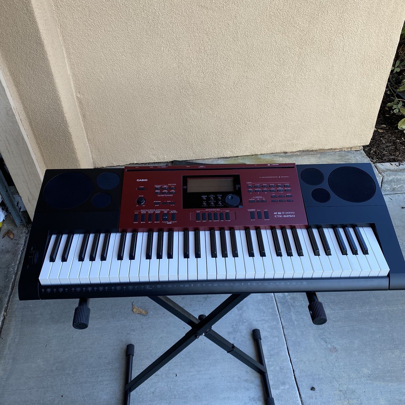 Casio CTK-6250 Keyboard Piano for Sale in Irvine, CA - OfferUp