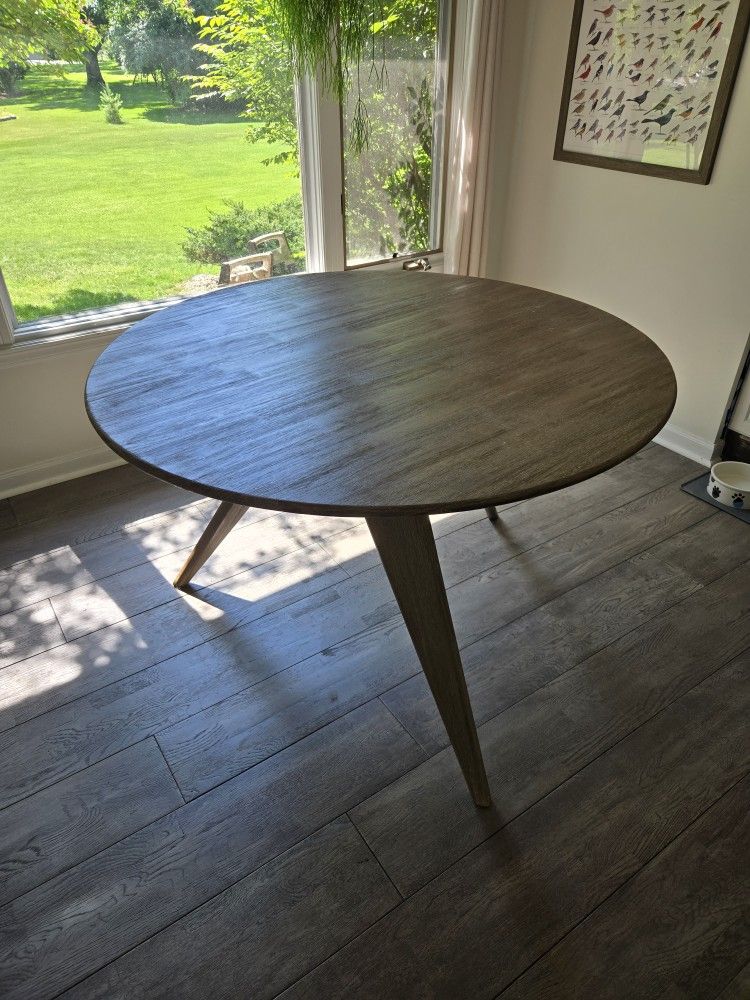 West Elm Omni Round Dining Table 47"x30"