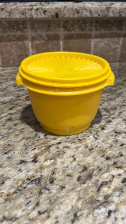 Tupperware Harvest Gold Container6.00