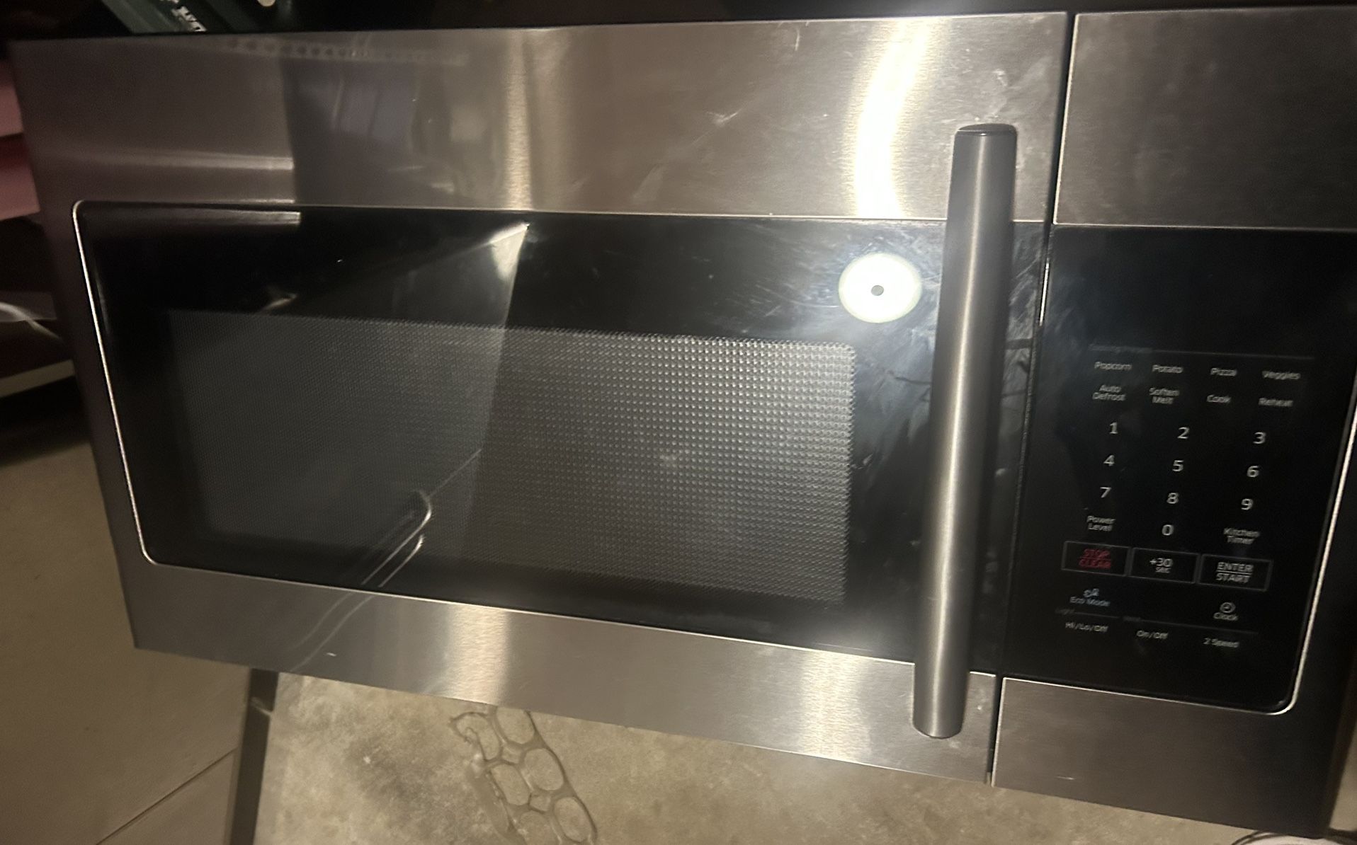 Over the Range Microwave. Very Clean. Fan Just stopped Working Otherwise Great Condition