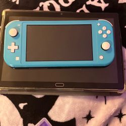 Nintendo Switch Lite (Blue) + Luigi’s Mansion 3 – Works, Drift Issue 