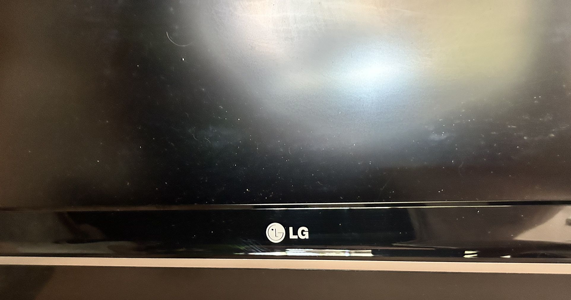 LG TV 52” Inch 52LB2D