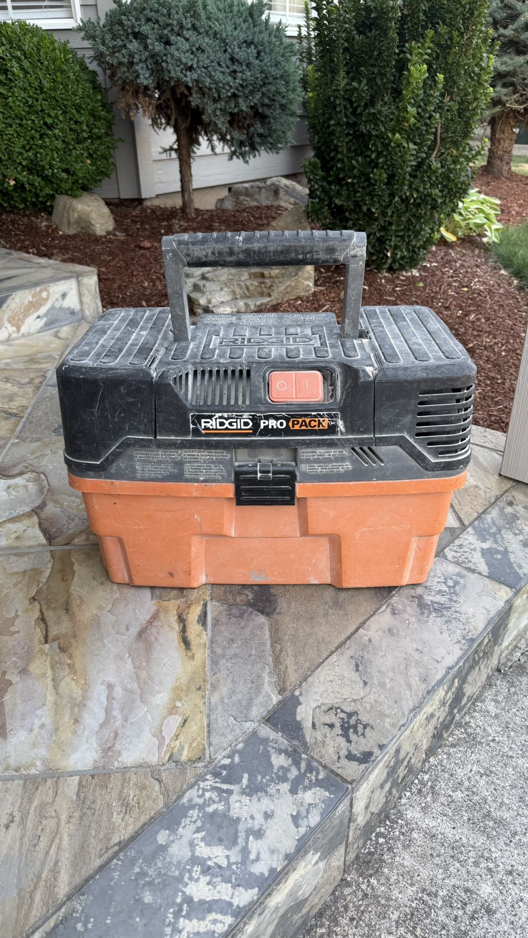 SHOP VAC (RIDGID VACCUM CLEANER 4.5Gal)
