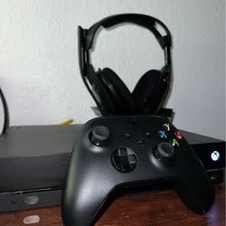 Xbox One X With Controller 