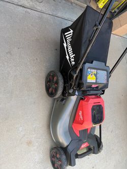 Milwaukee M18 Fuel Cordless Lawn Mower 21in