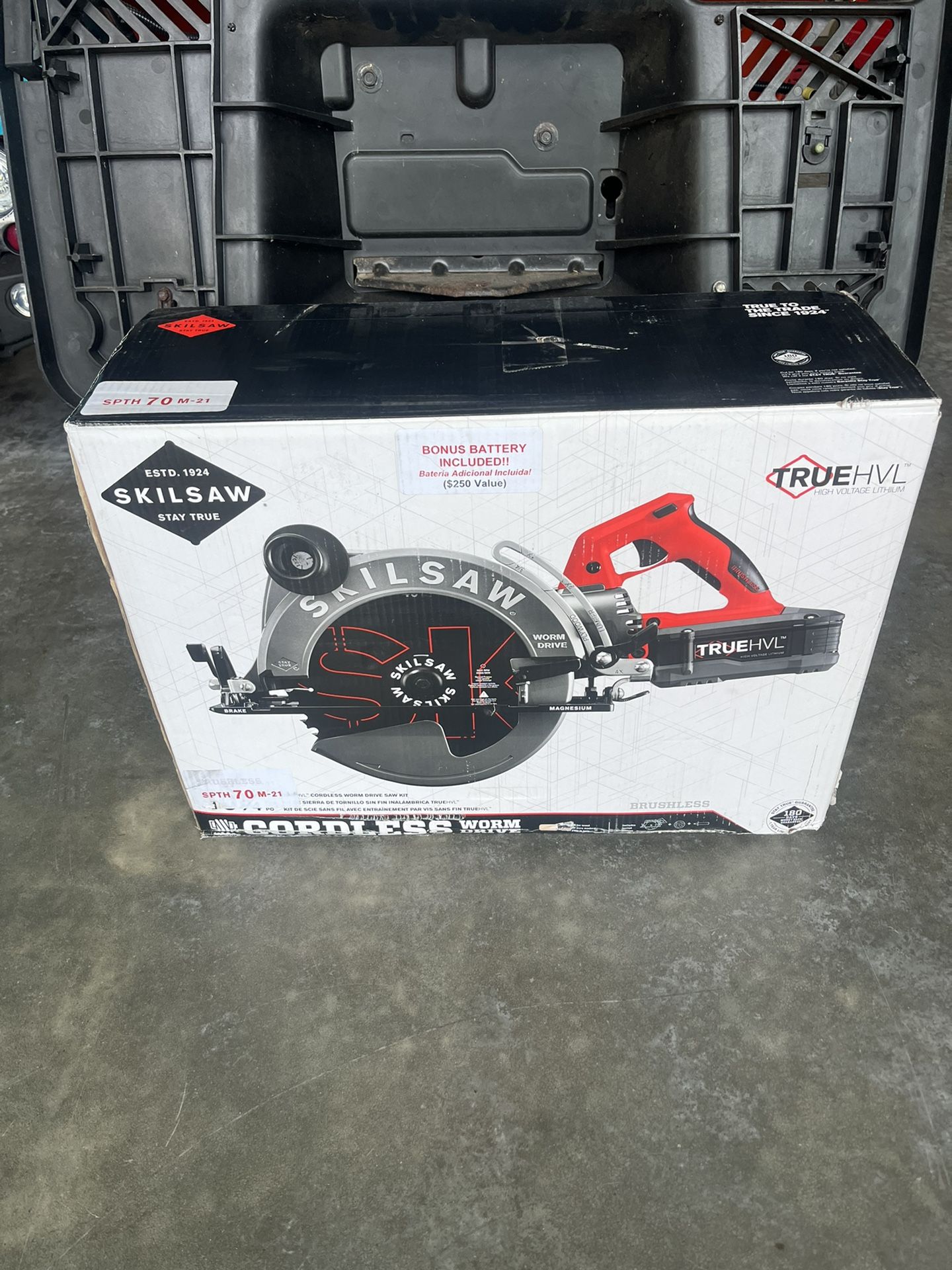 SKIL 10-1/4'' TRUEHVL Cordless Worm Drive Skilsaw Circular Saw Kit with 2 Batteries - SPTH70M-21 $799 plus tax at Amazon New never been used comes wit