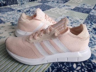 Like new Adidas size 9 Women $30