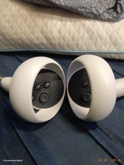 MetaQuest Oculus 2 controllers brand new condition (new batteries included)