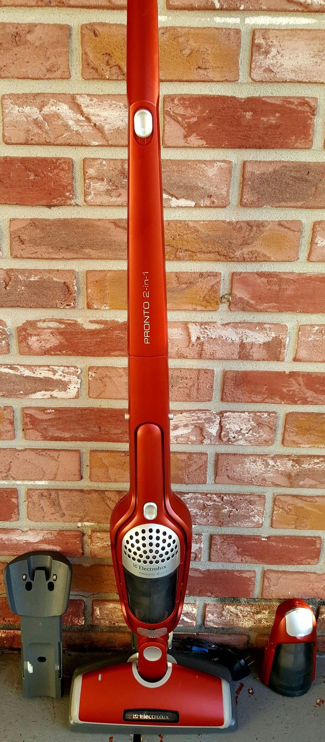 Electrolux Pronto 2-in-1 Cordless Stick Vacuum