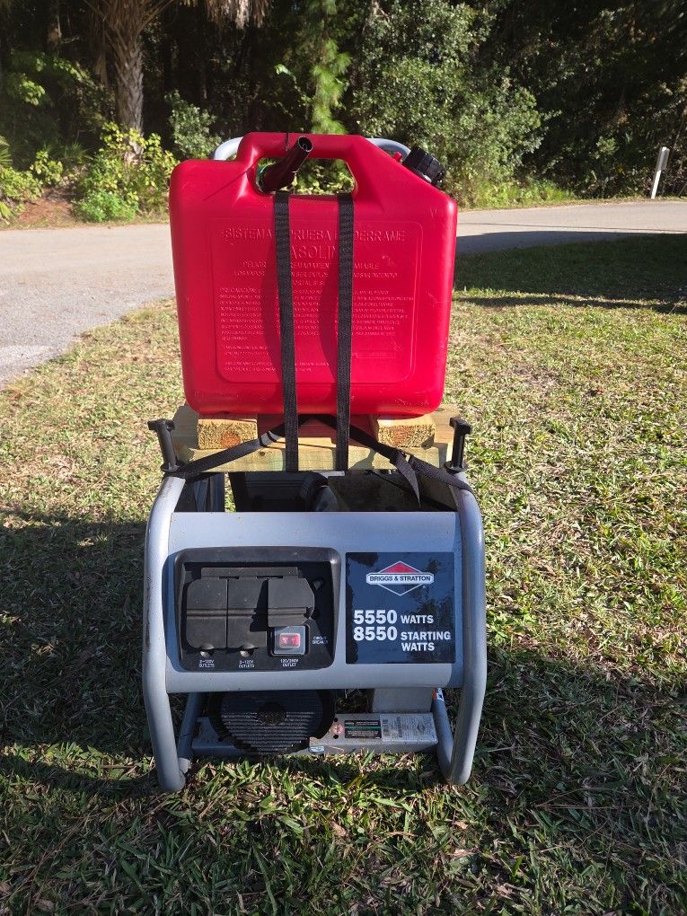 Briggs & Stratton 5550 Watt/8550 Starting Watt 10 HP Gas Generater