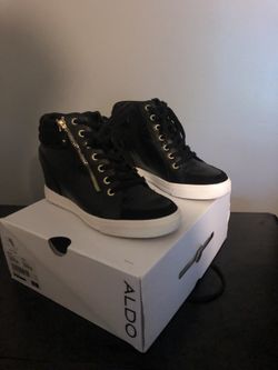 Women’s wedge sneakers