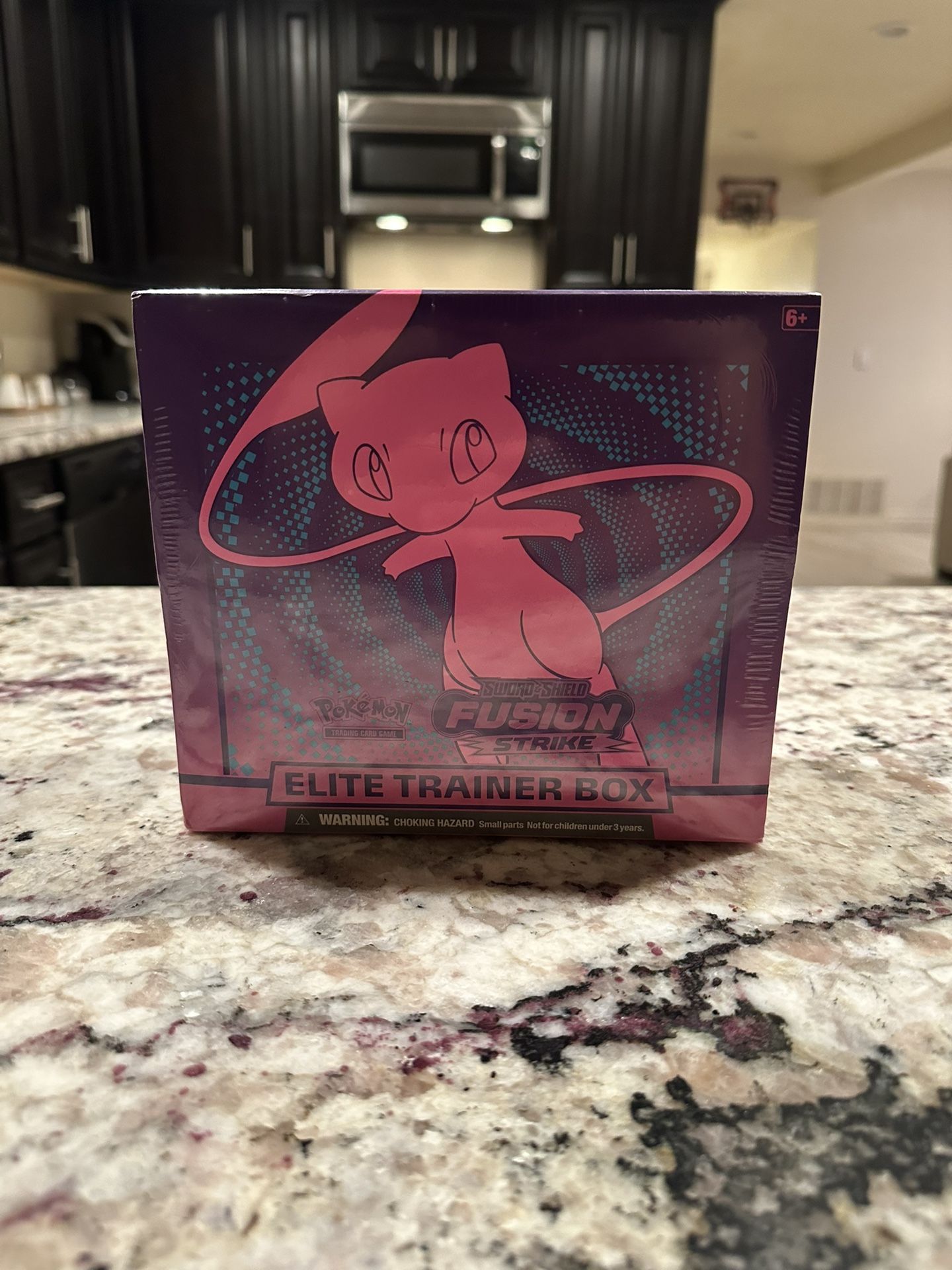 Pokémon Fusion Strike Elite Trainer Box