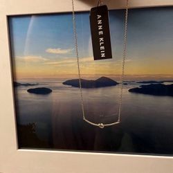 Anne Klein Gold Tone Knot Necklace (Pick up🛒 In Bellevue) *Check out my Other Posts 🎁