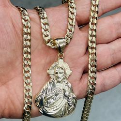 Beautiful Jesus pendant and necklace ✅✅✅