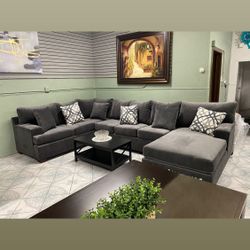 Grey Large Sectional ‼️available In Black And Lighter Grey ‼️