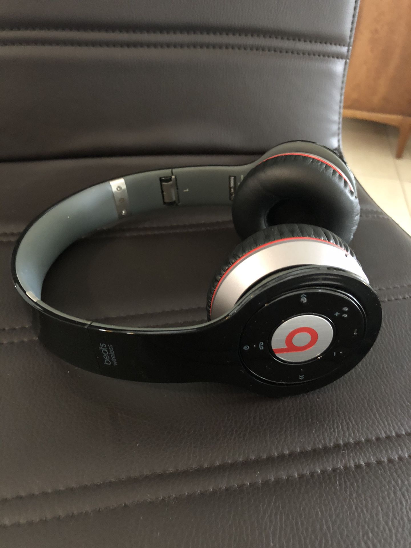 Beats by Dre Wireless Bluetooth Headphones with Case and Accessories
