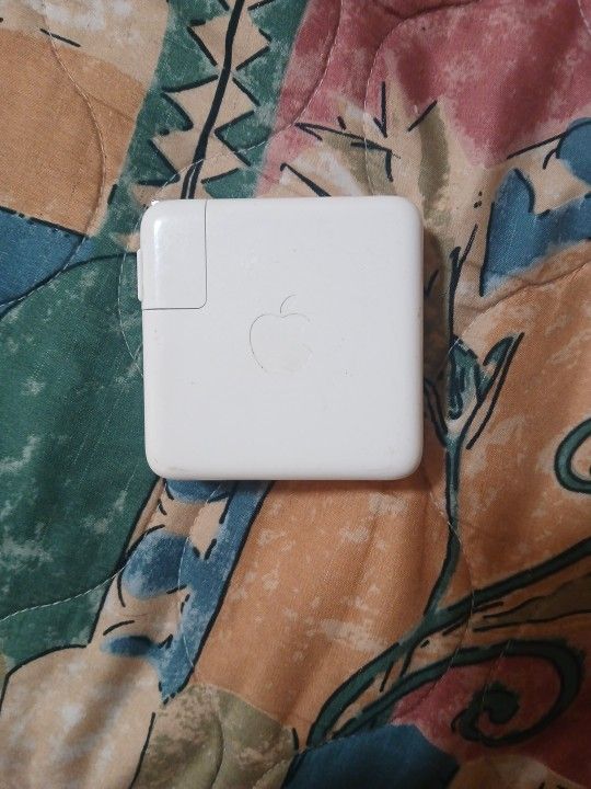 Apple 61 W USB C Charger