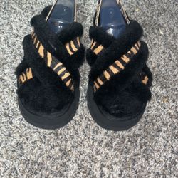 Ugg Slides Size 6