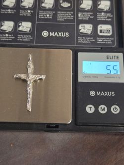 Sterling silver cross pendant