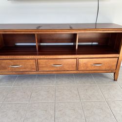 Entertainment center