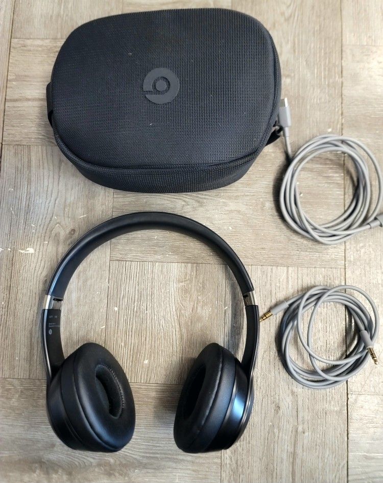 Beats Solo 4 - Wireless Bluetooth On-Ear Headphones, Apple & Android Compatible, Up to 50 Hours of Battery Life -