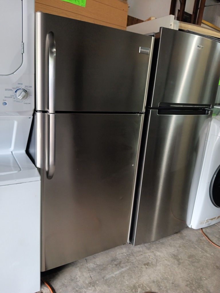 Frigidaire Refrigerator Top And Bottom Stainless Steel Works Good 👍