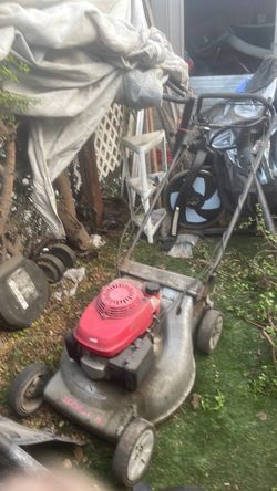 Maquina Honda con buen motor hi buena transmission no tiene bolsa