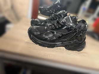 black balenciaga runner
