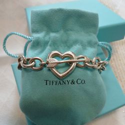 Tiffany & Co. Sterling Silver Open Heart and Arrow Toggle Charm Bracelet Italy