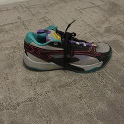 Luka Doncic basketball shoes jordan size 8 1/2