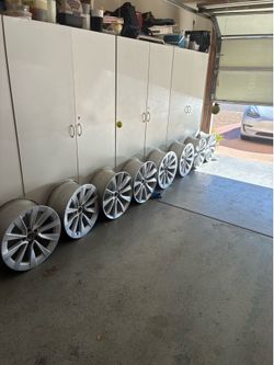 Tesla Model 3  19” sport wheels