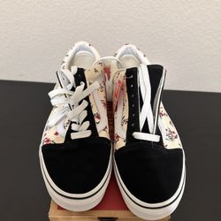 *STILL AVAILABLE Vans Men’s 6 / Womens 7.5