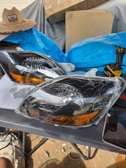 07-11 Toyota Yaris Sedan Headlights Lamps Black Housing Left+Right Set