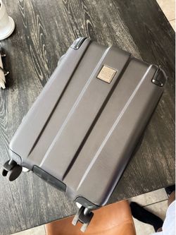 Carry on suite case