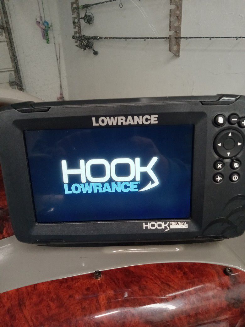 Lowrance Hook 7x Tripleshot 
