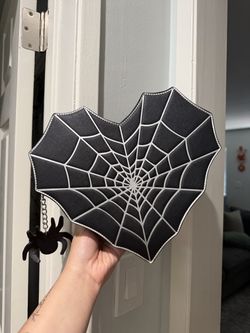 Heart spider wed cross body