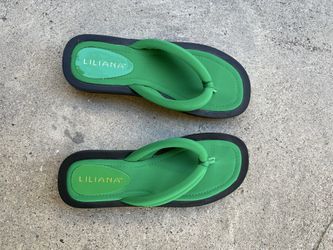 Forever21 light weight casual green slippers