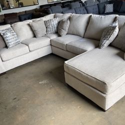 Oversized Beige Sectional W Pillows New 