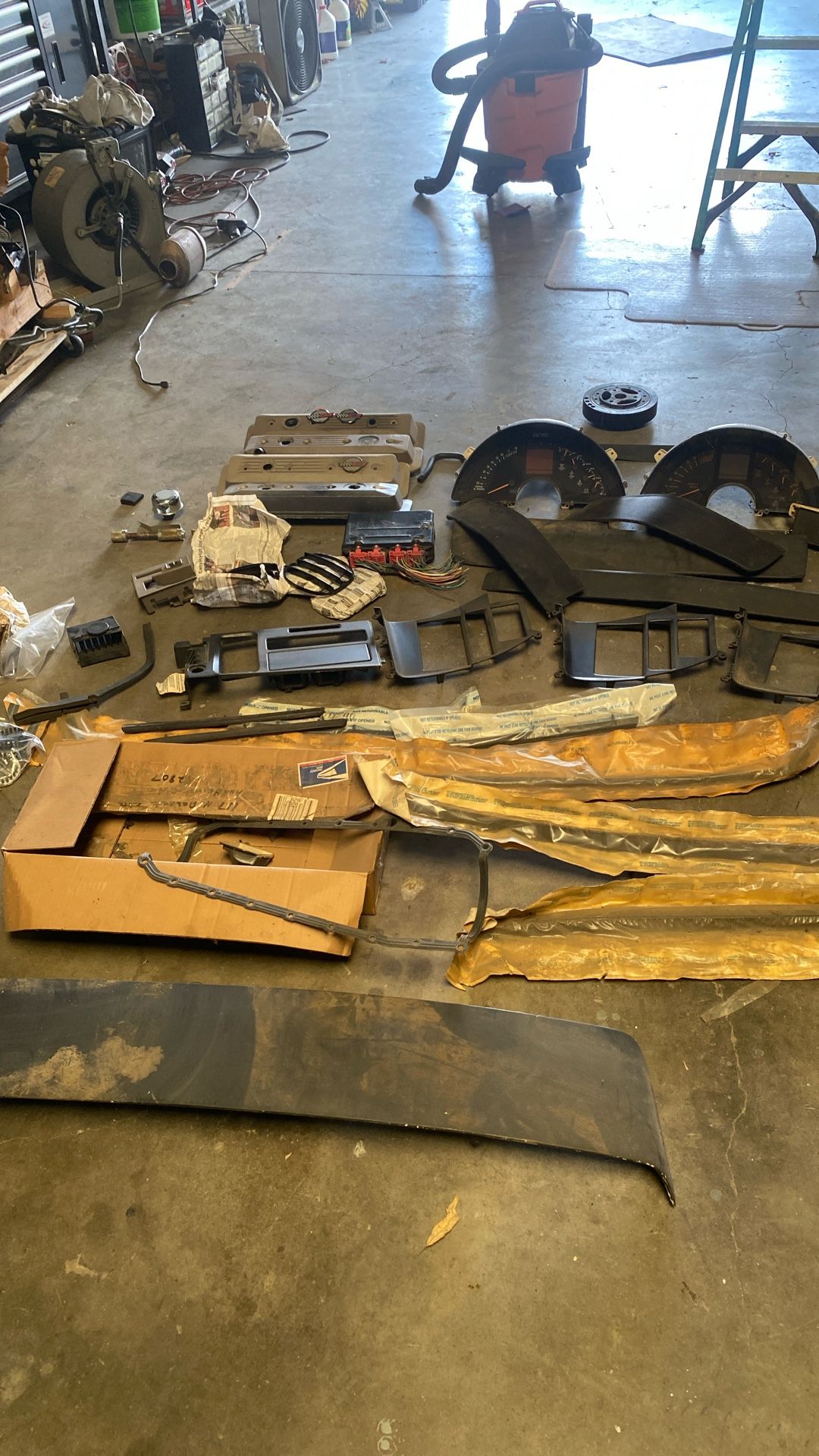 A Bunch Of Corvette C4 Parts