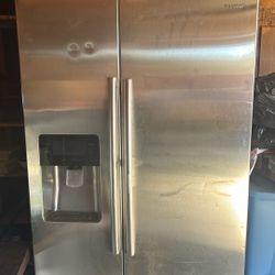 Samsung Fridge (Read Description)