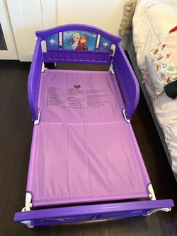 💜 Disney Frozen Toddler Bed – Taking Offers! ❄️👑