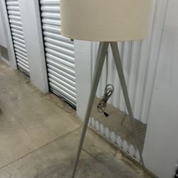 Tripod Floor Lamp 