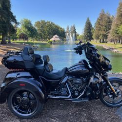 2021 Harley Davidson CVO Triglide 