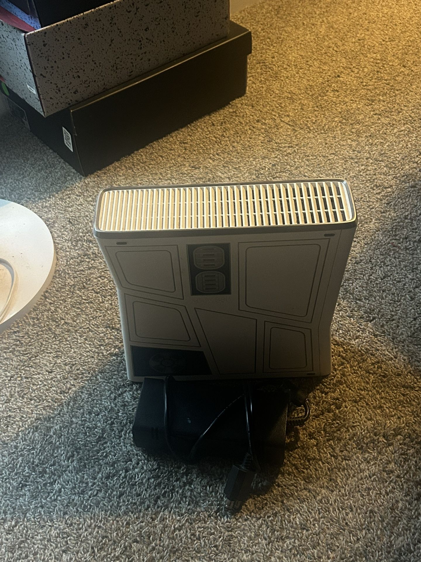 Microsoft Xbox 360 Slim 320GB Star Wars R2D2 Limited Edition with Power Cablesj