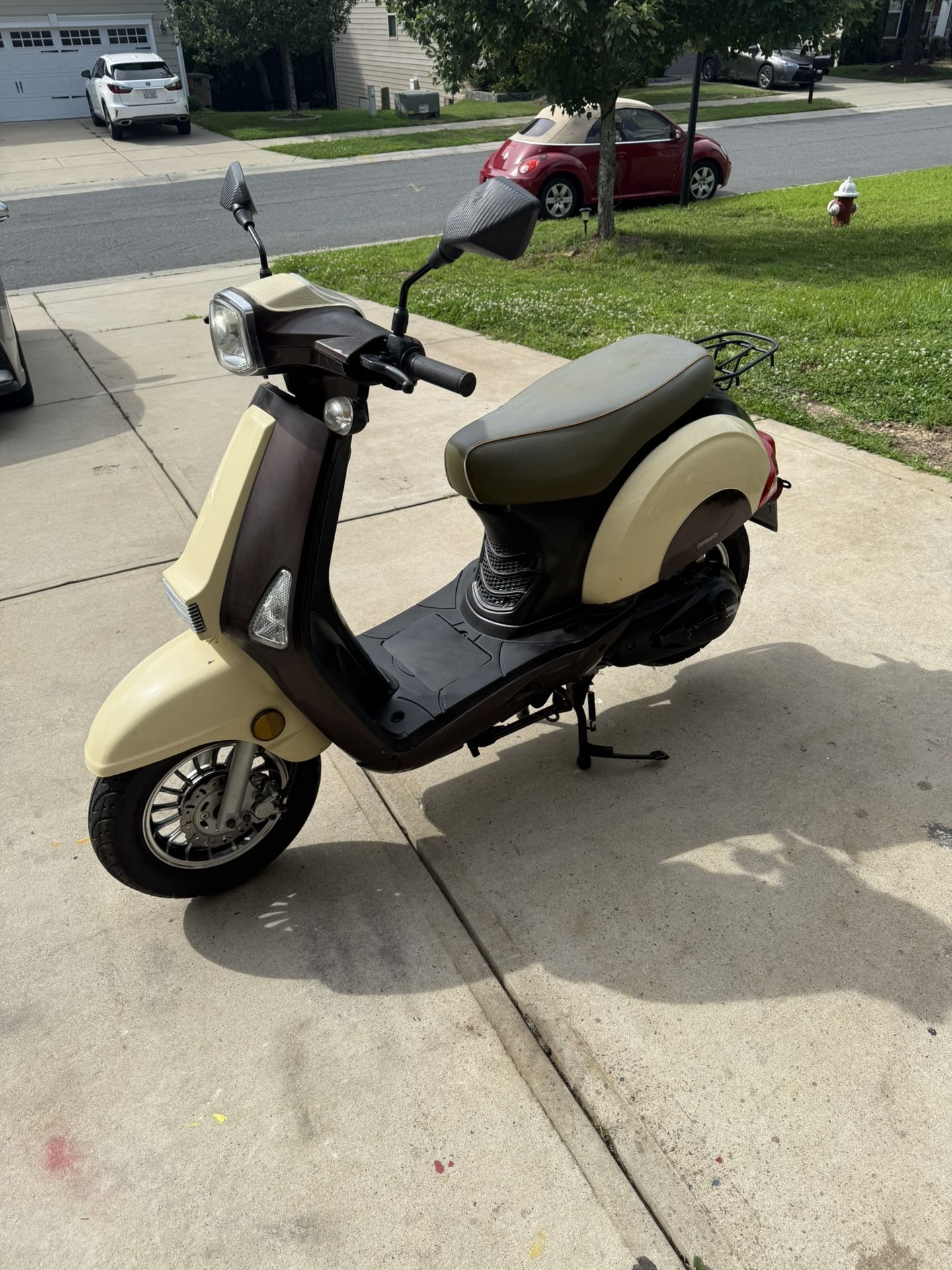 Hyosung Revival QT-50 scooter.