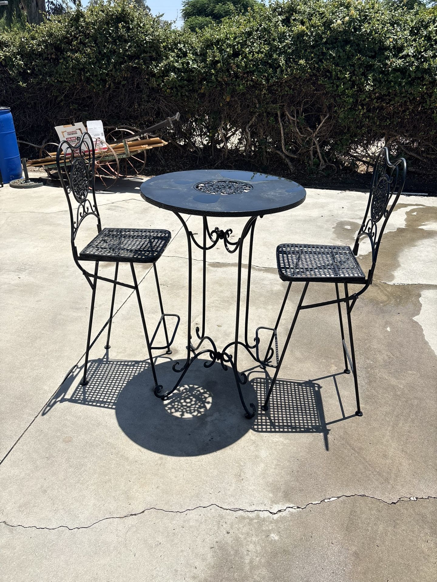 Broadcast iron tall table set