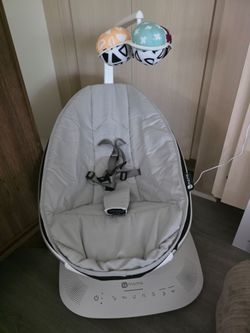 4moms MamaRoo baby swing