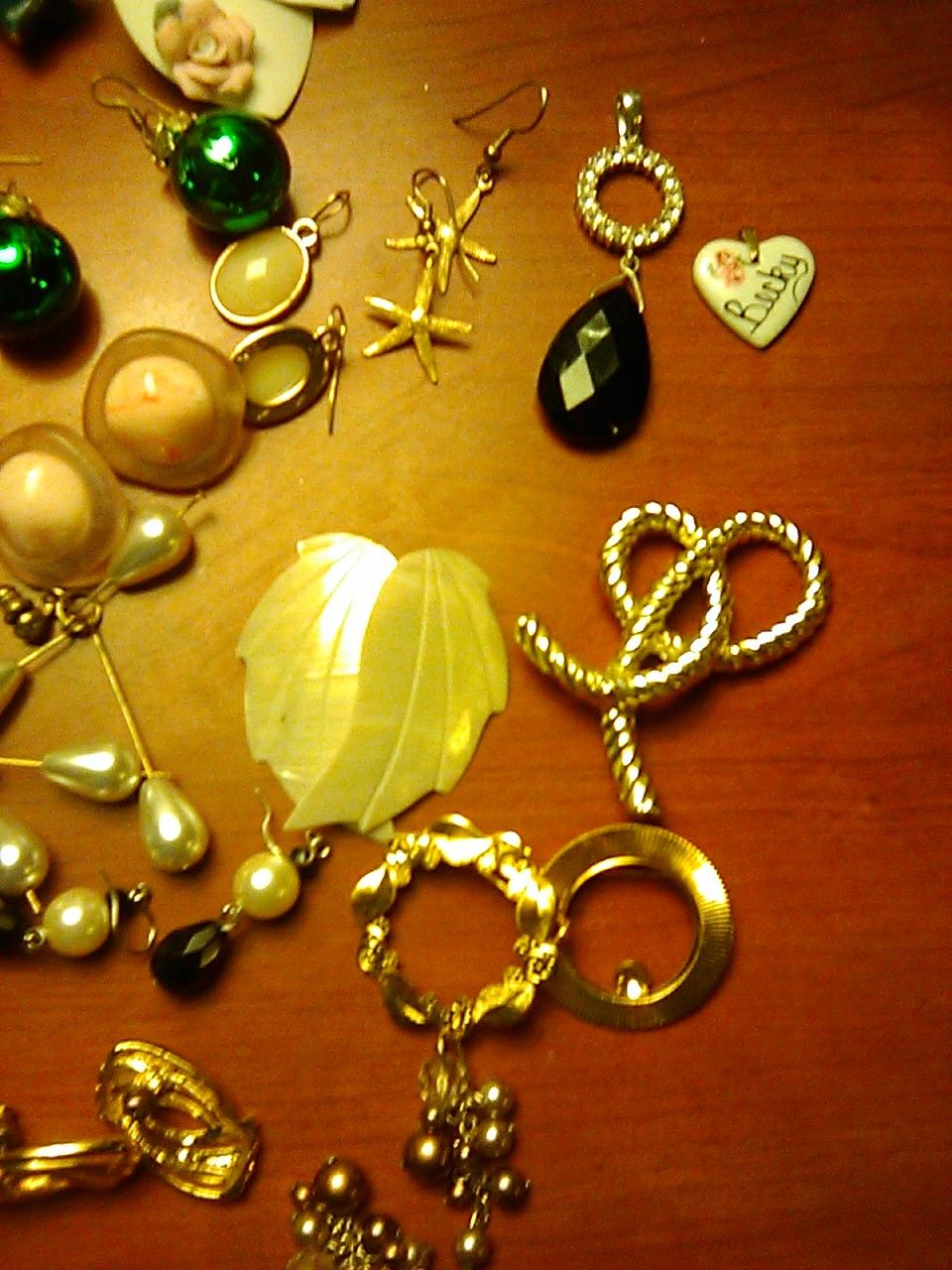 19 pairs earrings 2 pendants 3 pins